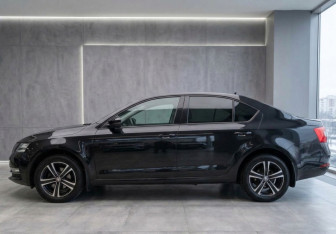Подержанный автомобиль Skoda Octavia Liftback 2017 года (6 фото)
