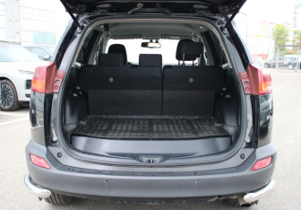 Подержанный автомобиль Toyota RAV4 2014 года (18 фото)