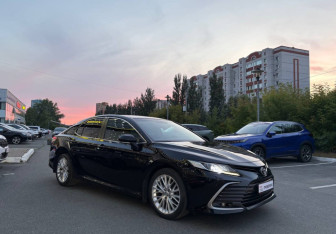 Подержанный автомобиль Toyota Camry Sedan 2021 года (3 фото)