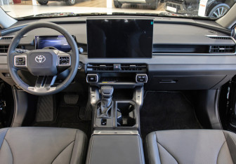 Новый Toyota RAV4 2025 (10 фото)