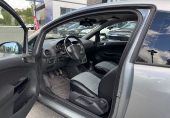 Подержанный автомобиль Opel Corsa 2011 года (9 фото)