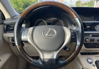 Подержанный автомобиль Lexus ES 2014 года (14 фото)