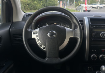Подержанный автомобиль Nissan X-Trail 2011 года (13 фото)