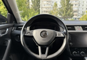 Подержанный автомобиль Skoda Octavia Liftback 2020 года (14 фото)