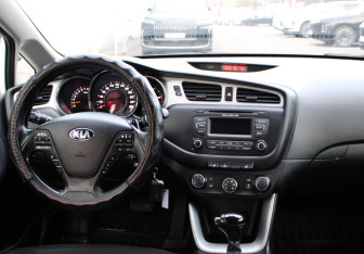 Подержанный автомобиль Kia Ceed Hatchback 2014 года (9 фото)