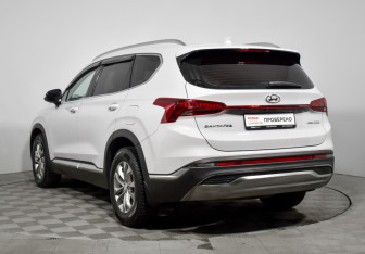 Подержанный автомобиль Hyundai Santa Fe 2022 года (7 фото)
