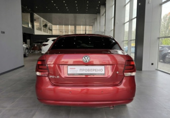 Подержанный автомобиль Volkswagen Polo Sedan 2012 года (6 фото)