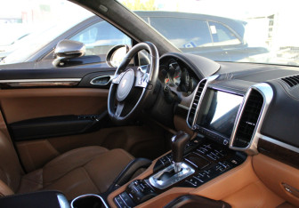Подержанный автомобиль Porsche Cayenne 2013 года (8 фото)