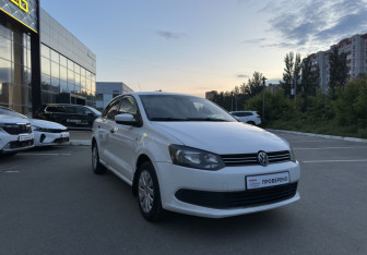 Подержанный автомобиль Volkswagen Polo Sedan 2012 года (3 фото)