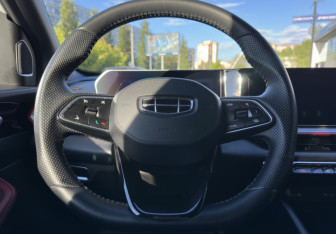 Подержанный автомобиль Geely Coolray 2024 года (10 фото)