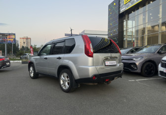 Подержанный автомобиль Nissan X-Trail 2011 года (7 фото)