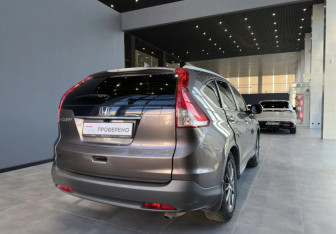 Подержанный автомобиль Honda CR-V 2012 года (7 фото)