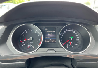 Подержанный автомобиль Volkswagen Tiguan 2020 года (15 фото)
