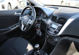 Подержанный автомобиль Hyundai Solaris Sedan 2014 года (8 фото)