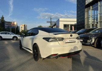 Подержанный автомобиль Toyota Camry Sedan 2021 года (7 фото)