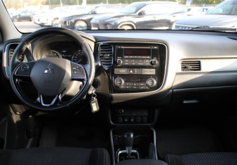 Подержанный автомобиль Mitsubishi Outlander 2016 года (9 фото)