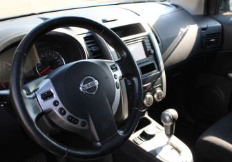 Подержанный автомобиль Nissan X-Trail 2014 года (7 фото)