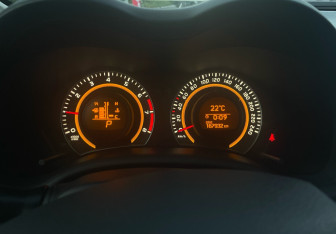 Подержанный автомобиль Toyota Corolla Sedan 2012 года (16 фото)