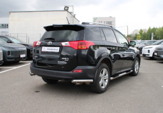 Подержанный автомобиль Toyota RAV4 2014 года (4 фото)
