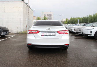 Подержанный автомобиль Toyota Camry Sedan 2018 года (5 фото)