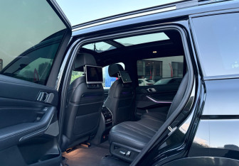 Подержанный автомобиль BMW X7 2021 года (12 фото)