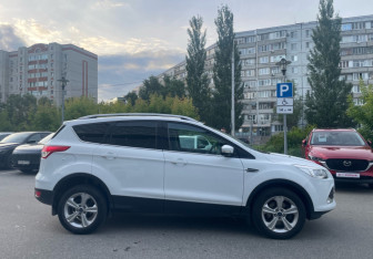 Подержанный автомобиль Ford Kuga 2014 года (4 фото)