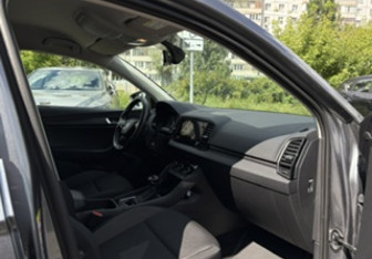 Подержанный автомобиль Skoda Karoq 2021 года (10 фото)