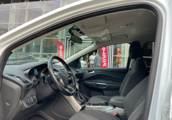 Подержанный автомобиль Ford Kuga 2014 года (9 фото)