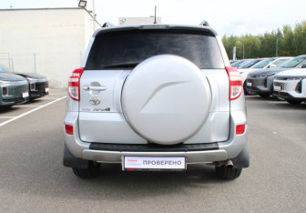 Подержанный автомобиль Toyota RAV4 2011 года (5 фото)