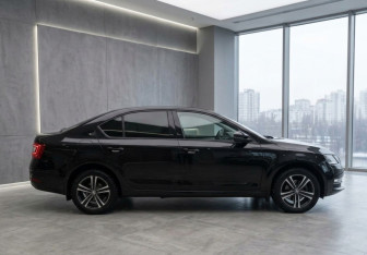 Подержанный автомобиль Skoda Octavia Liftback 2017 года (2 фото)