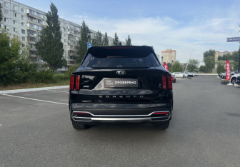 Подержанный автомобиль Kia Sorento 2021 года (6 фото)