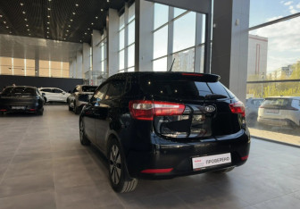 Подержанный автомобиль Kia Rio Hatchback 2012 года (8 фото)