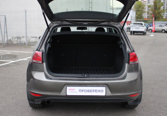 Подержанный автомобиль Volkswagen Golf Hatchback 2013 года (16 фото)