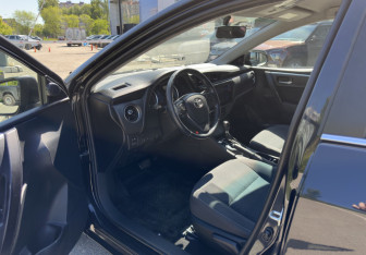 Подержанный автомобиль Toyota Corolla Sedan 2018 года (9 фото)