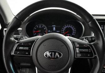 Подержанный автомобиль Kia Optima Sedan 2019 года (17 фото)