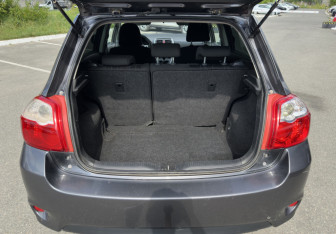Подержанный автомобиль Toyota Auris Hatchback 2010 года (17 фото)