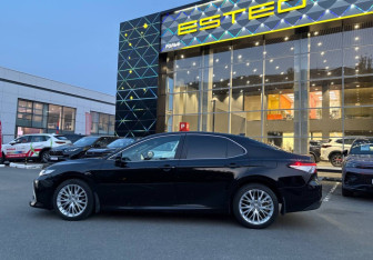 Подержанный автомобиль Toyota Camry Sedan 2021 года (8 фото)