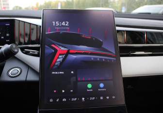 Подержанный автомобиль Geely Atlas 2023 года (15 фото)