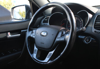 Подержанный автомобиль Kia Sorento 2016 года (14 фото)