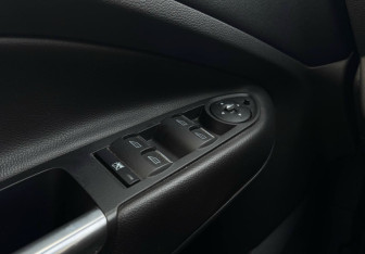 Подержанный автомобиль Ford Kuga 2014 года (15 фото)
