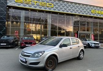 Подержанный автомобиль Opel Astra Hatchback 2010 года (1 фото)