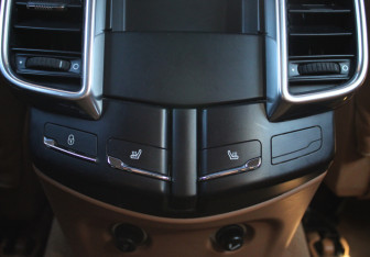 Подержанный автомобиль Porsche Cayenne 2013 года (19 фото)
