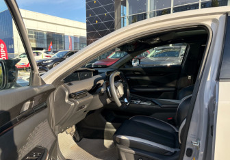 Подержанный автомобиль Changan UNI-V 2024 года (9 фото)