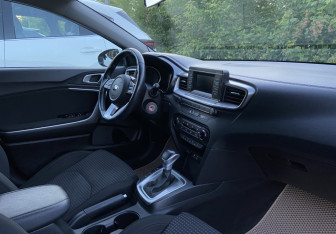 Подержанный автомобиль Kia Ceed Hatchback 2019 года (10 фото)