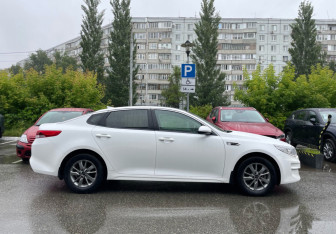 Подержанный автомобиль Kia Optima Sedan 2018 года (4 фото)