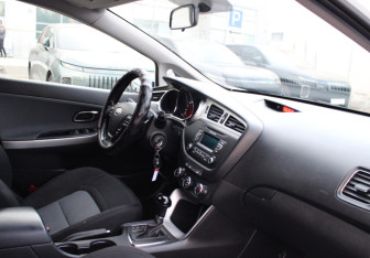 Подержанный автомобиль Kia Ceed Hatchback 2014 года (8 фото)