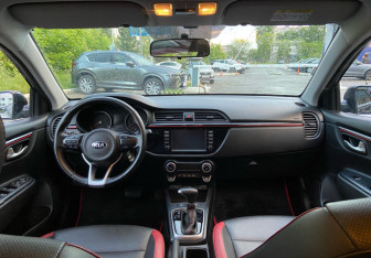 Подержанный автомобиль Kia Rio Hatchback 2020 года (11 фото)