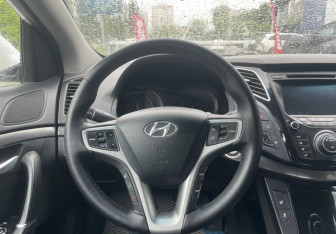 Подержанный автомобиль Hyundai i40 Sedan 2013 года (12 фото)