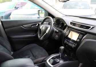 Подержанный автомобиль Nissan X-Trail 2015 года (8 фото)