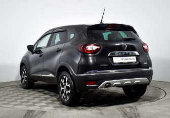 Подержанный автомобиль Renault Kaptur 2020 года (7 фото)